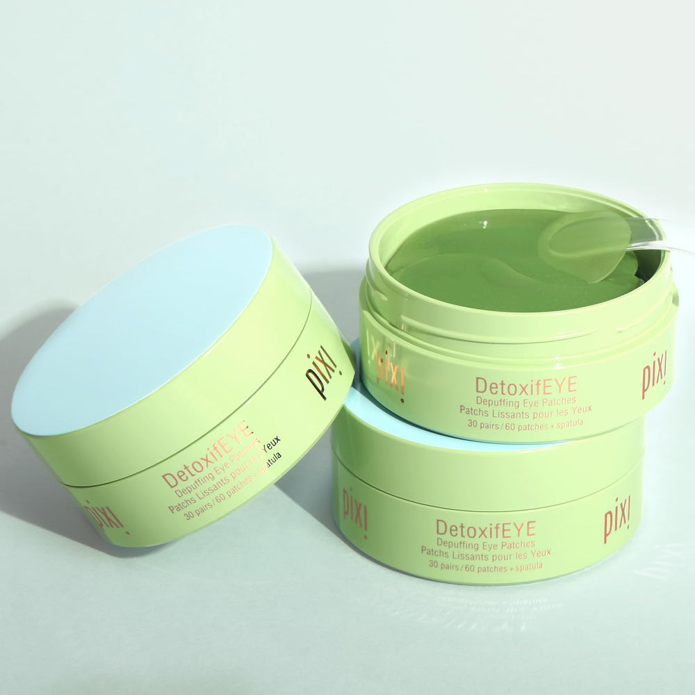 Espátula incluida de Pixi DetoxifEYE para aplicar parches con precisión