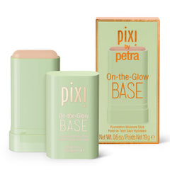 Pixi Beauty On-the-Glow Base aplicada suave para un acabado luminoso