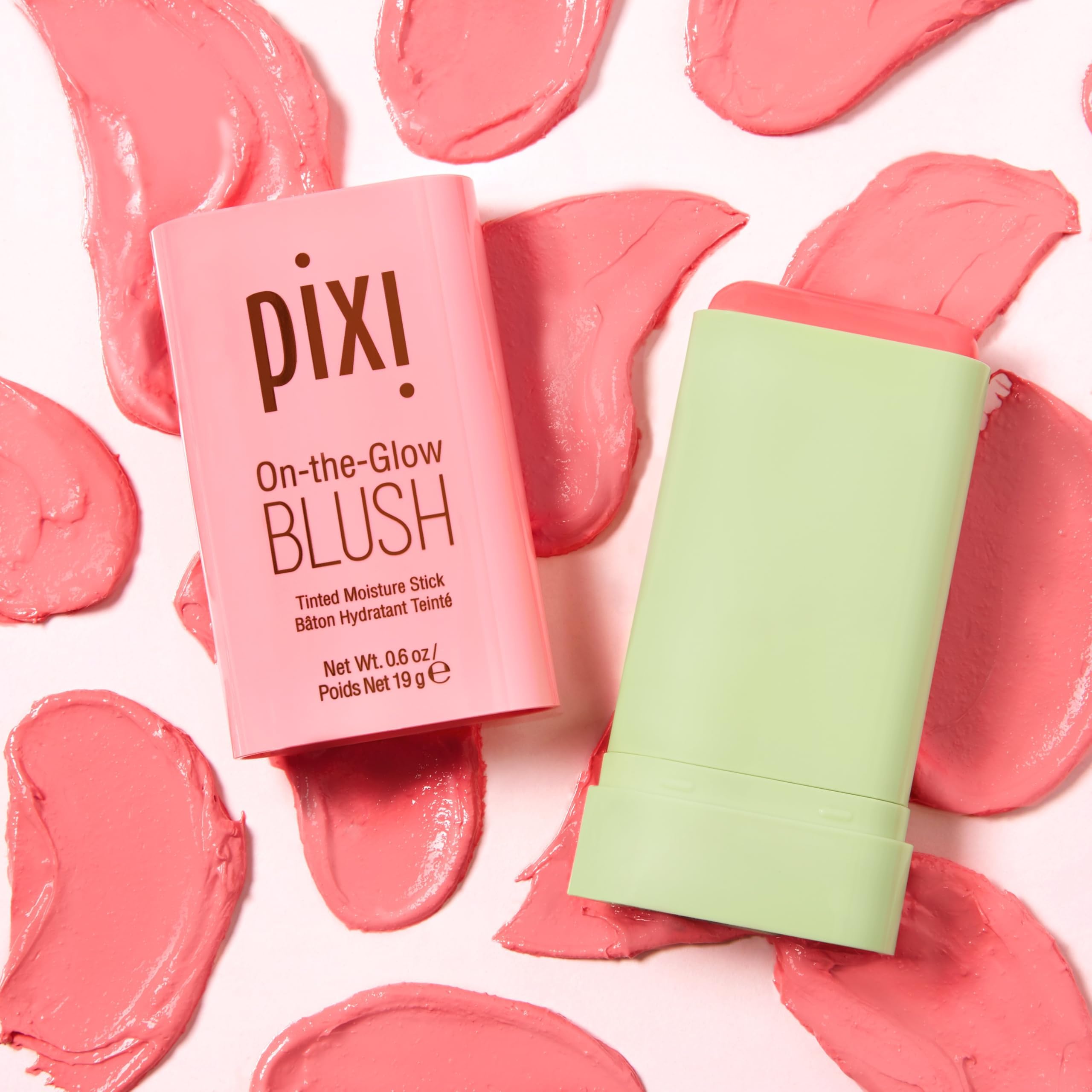 Pixi On-the-Glow Blush Fleur, tono rosado suave en mejillas