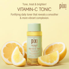 Pixi Tónico de Vitamina C, aplicación con disco de algodón preparando la piel.