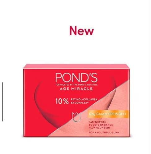 Aplicación diaria de POND'S Age Miracle Day Cream para rostro.