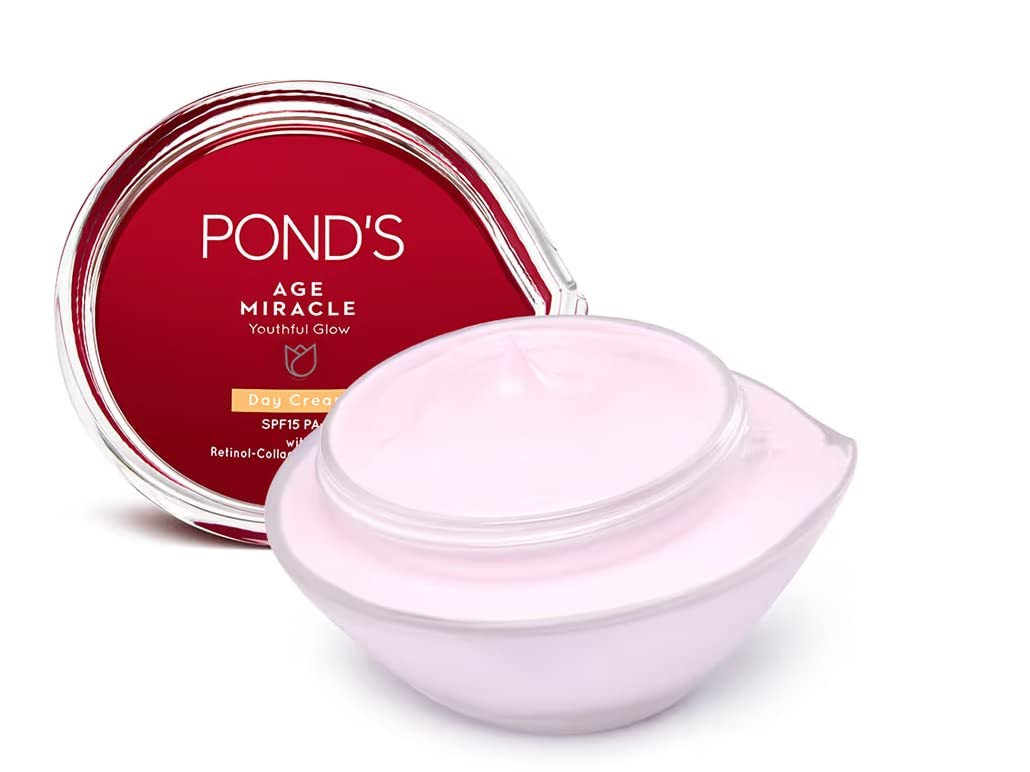 Envase de 50 ml de POND'S Age Miracle Day Cream para viajes.
