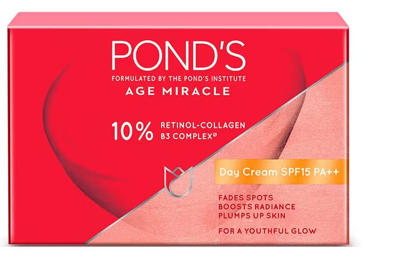 POND'S Age Miracle Day Cream hidrata la piel cada día.