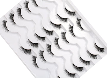 Pooplunch half lashes in cat-eye style with comfortable band.