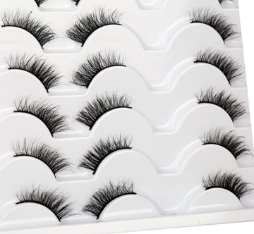 Pooplunch half lashes in light synthetic fibers for easy application.