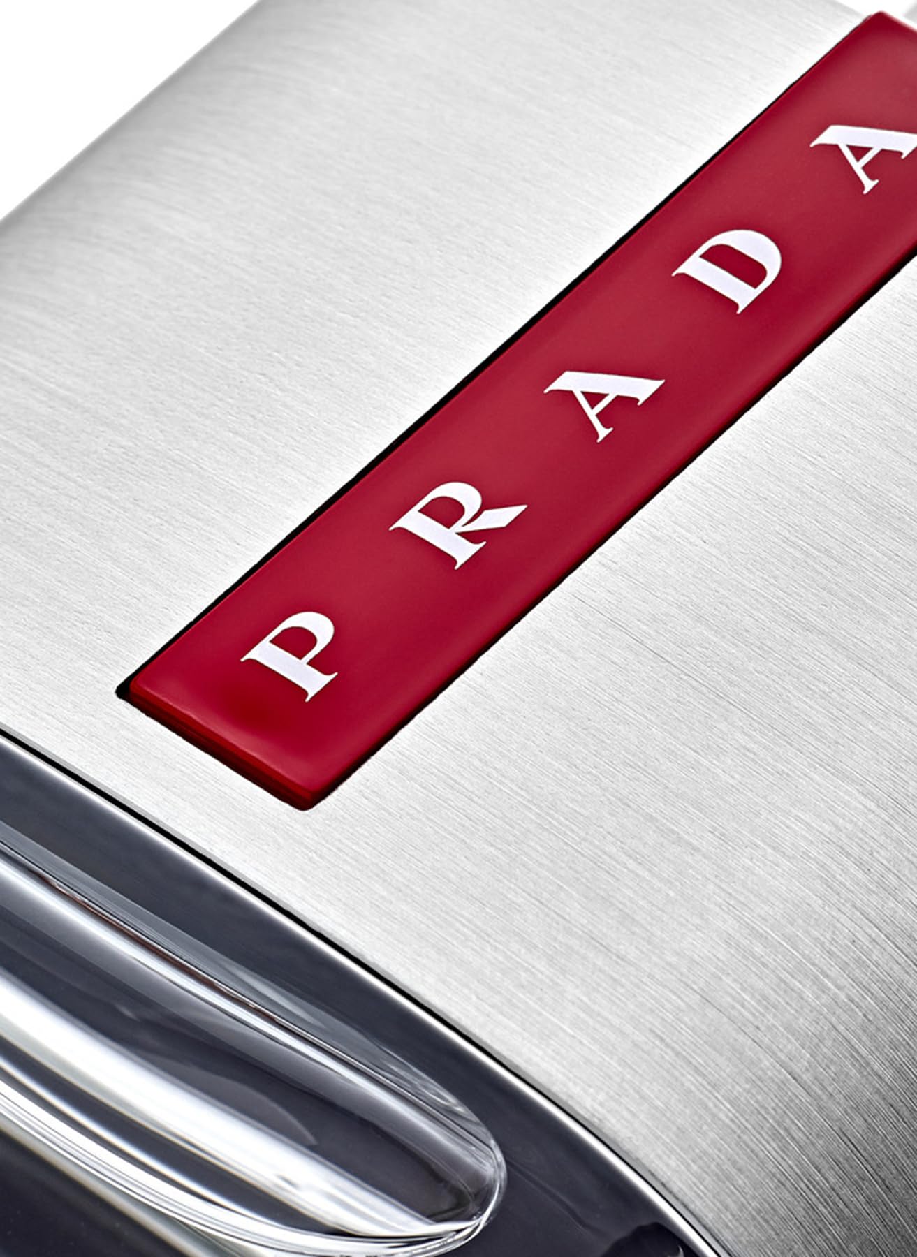 Prada Luna Rossa etiqueta: nombre legible que inspira sofisticación