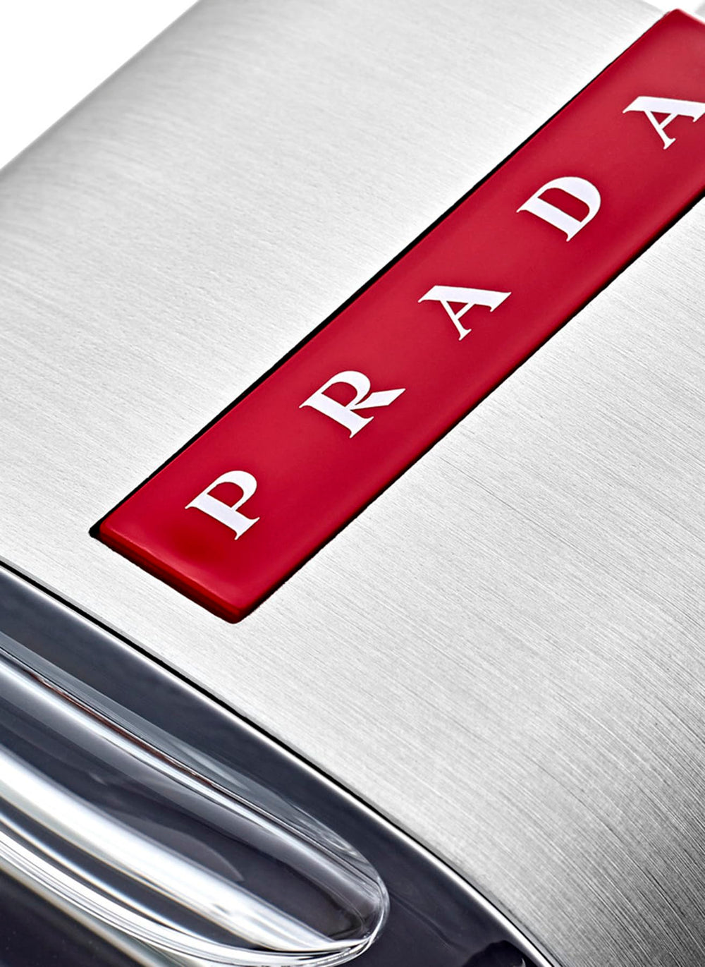 Prada Luna Rossa etiqueta: nombre legible que inspira sofisticación