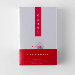 Prada Luna Rossa Sport, etiqueta frontal, diseño elegante para tu tocador.