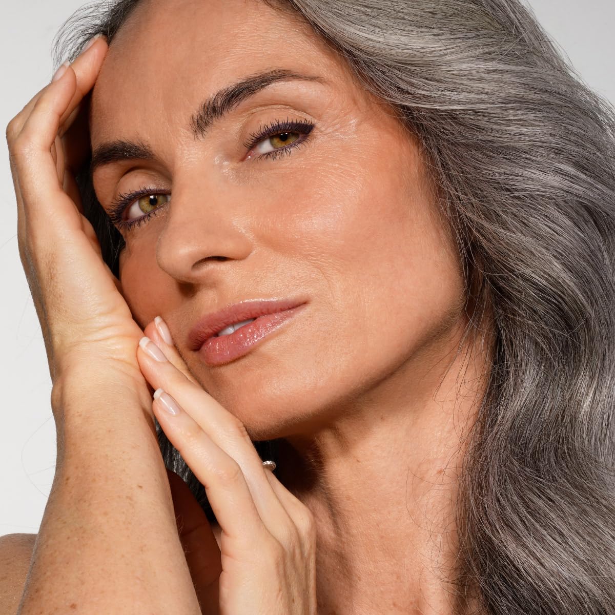 Prime Prometics PrimeEyes Glide en mora, ingredientes suaves para piel sensible
