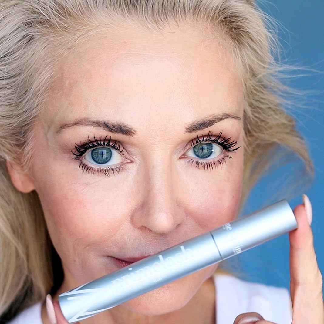 Prime Prometics PrimeLash Mascara: cepillo mágico para separación sin grumos.