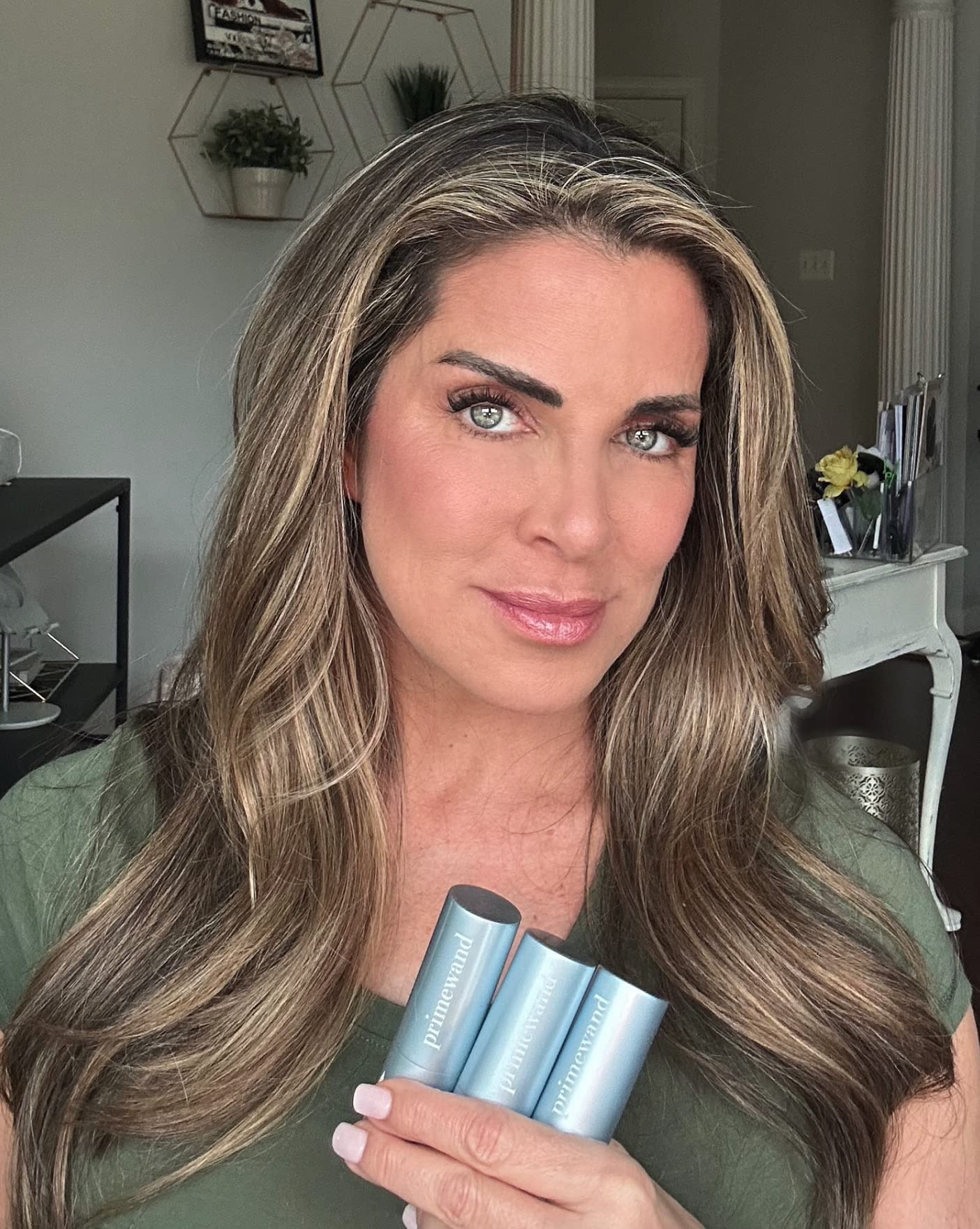Prime Prometics PrimeWand Pigment: aplicación en menos de dos minutos para un aspecto completo.