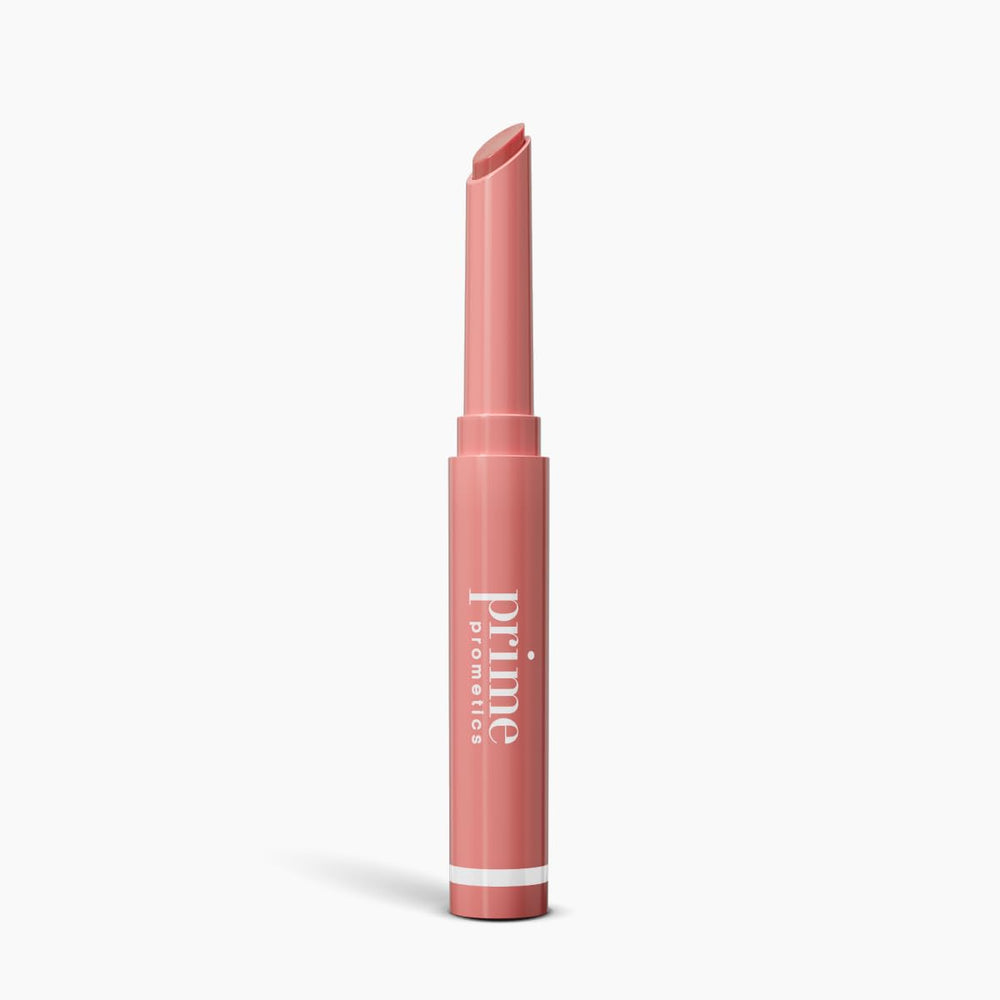 PrimeLip de PRIME PROMETICS, empaque compacto para retoques y color suave.