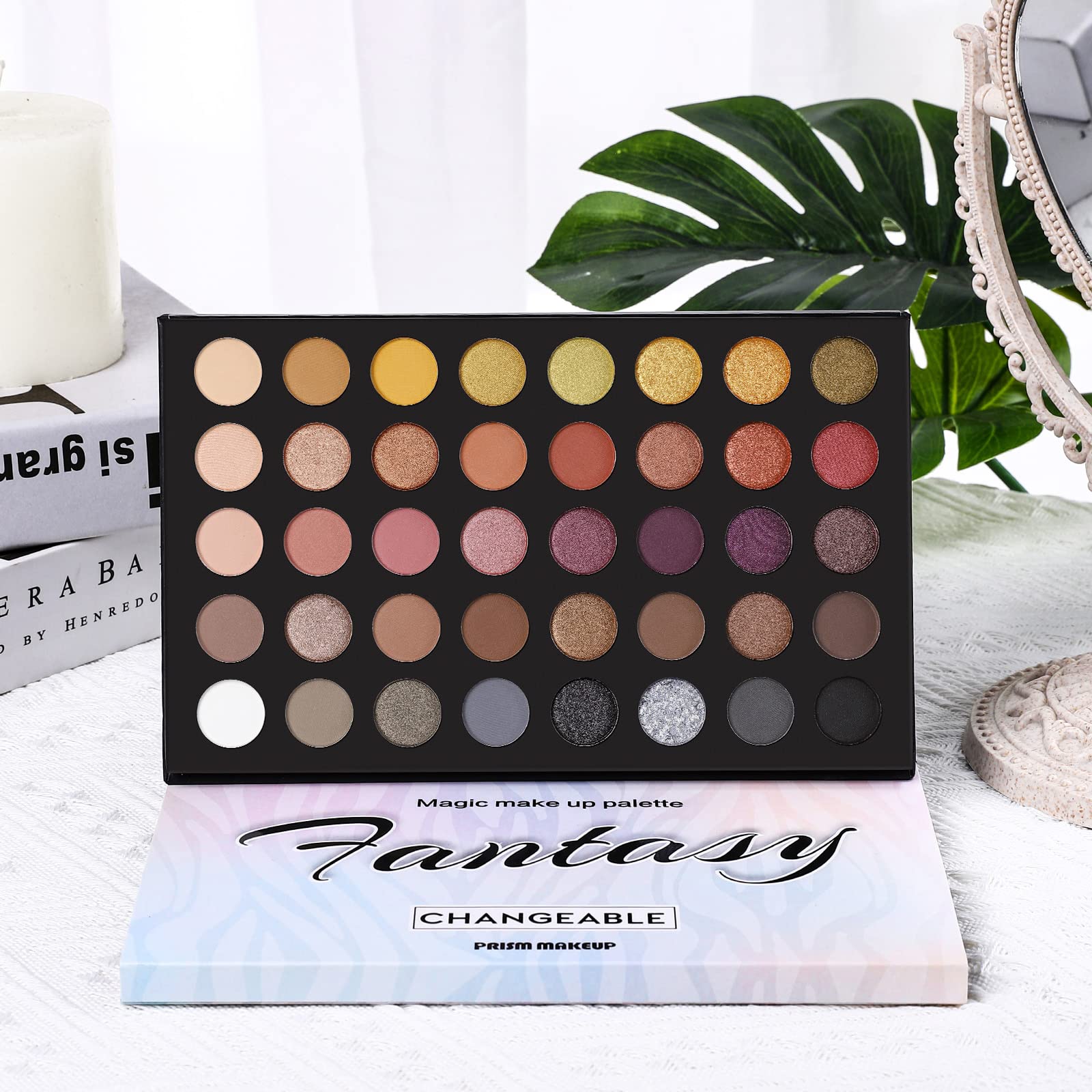 Prism Makeup muestra swatches de 40 tonos para combinar.