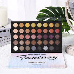 Prism Makeup muestra swatches de 40 tonos para combinar.