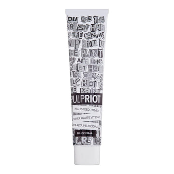 Pulp Riot Platinum Pearl, aplicación precisa para resultados fríos en cabello decolorado.