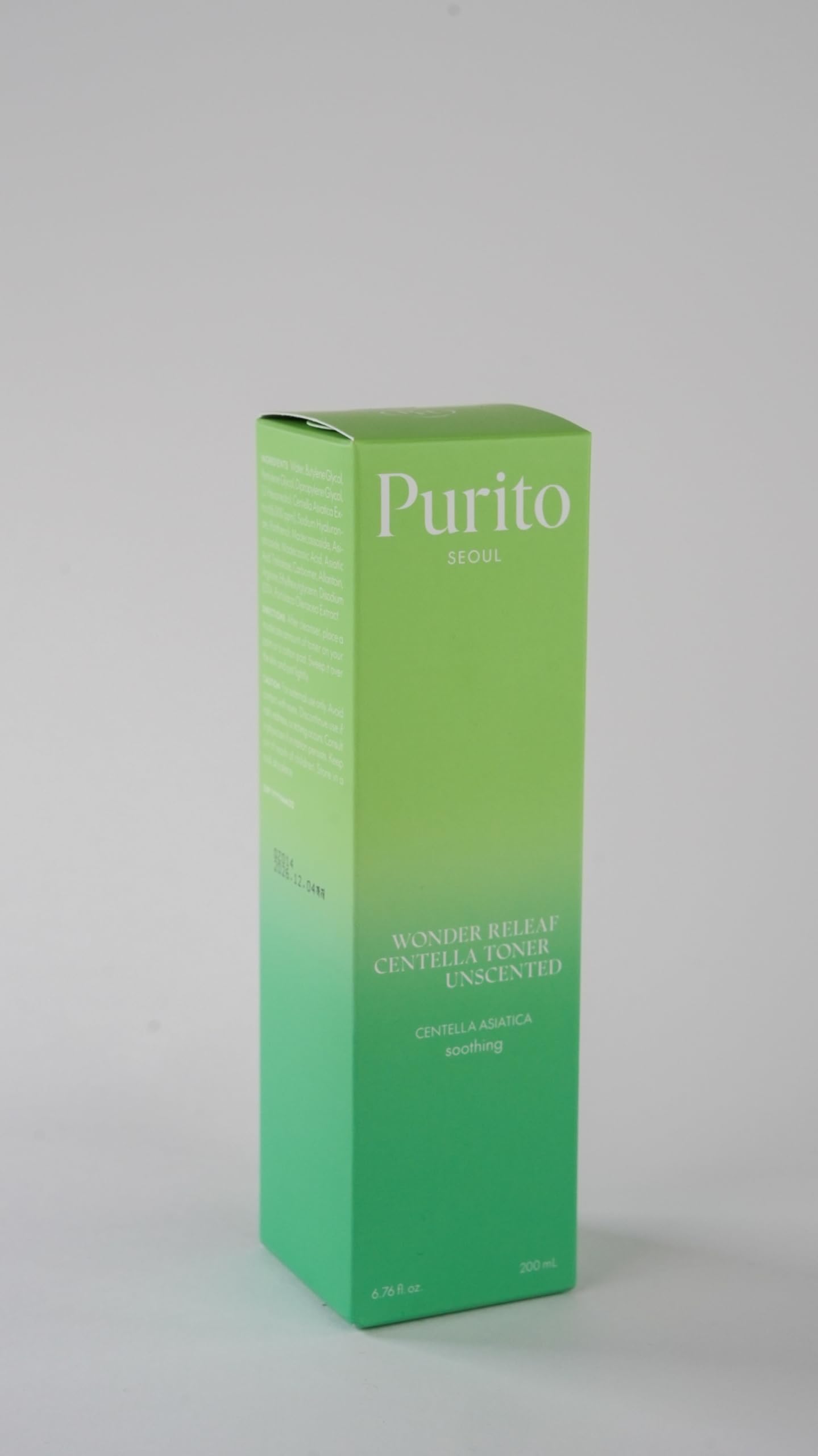 Purito Seoul Wonder Releaf Toner escena frontal, presentación de cuidado suave.