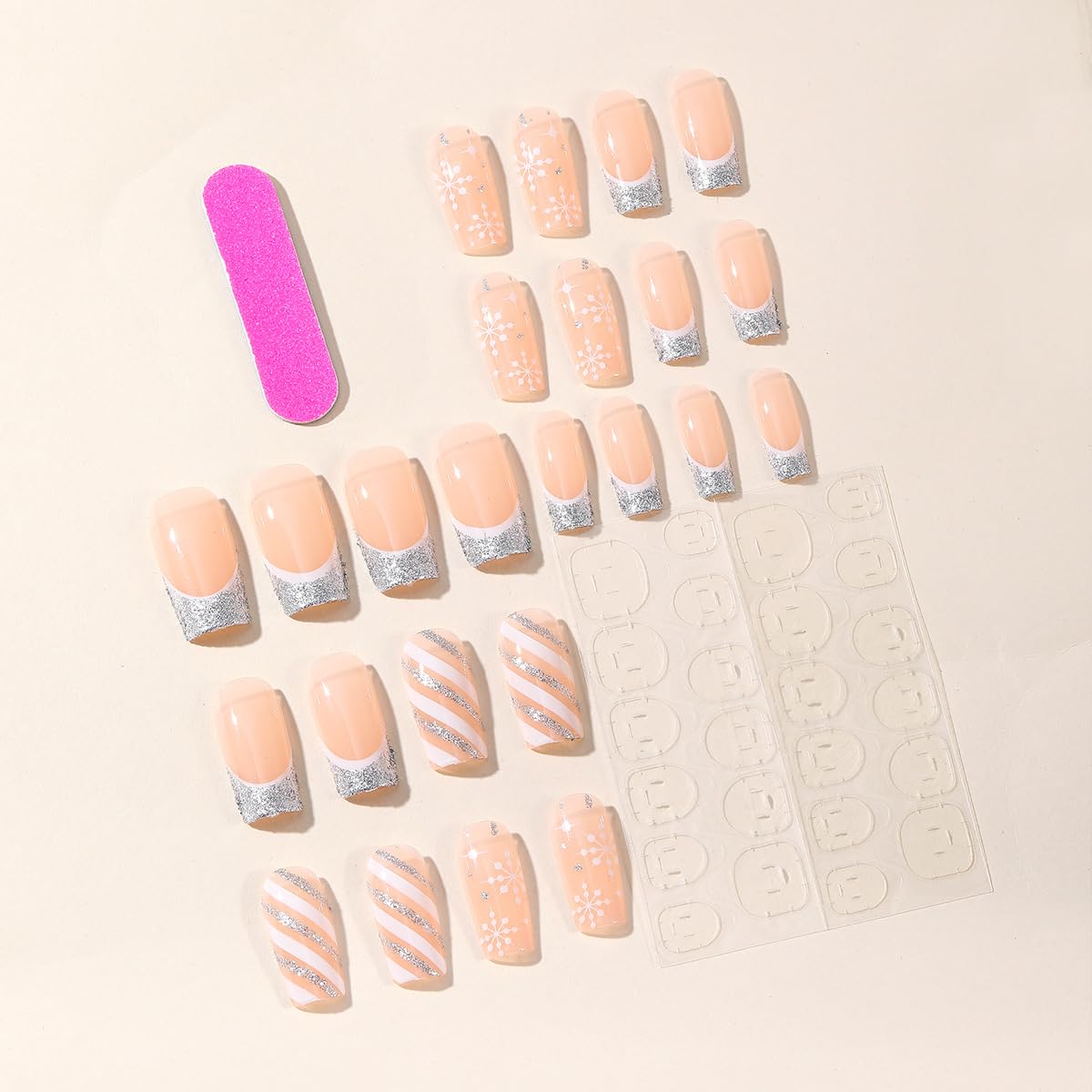 Uñas Puyokinm con diseño francés plata para un toque elegante