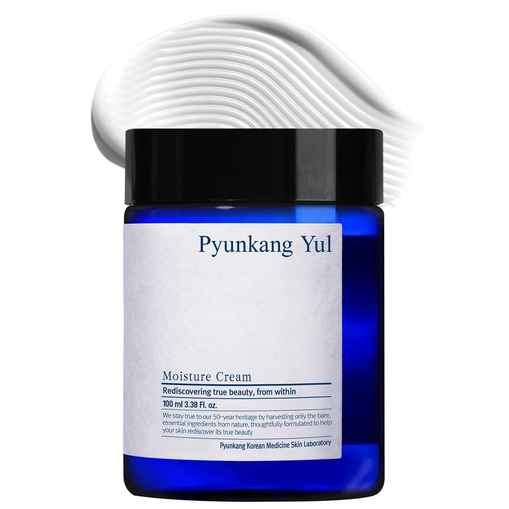 Pyunkang Yul Moisture Cream en tarro ofrece hidratación profunda para piel seca.