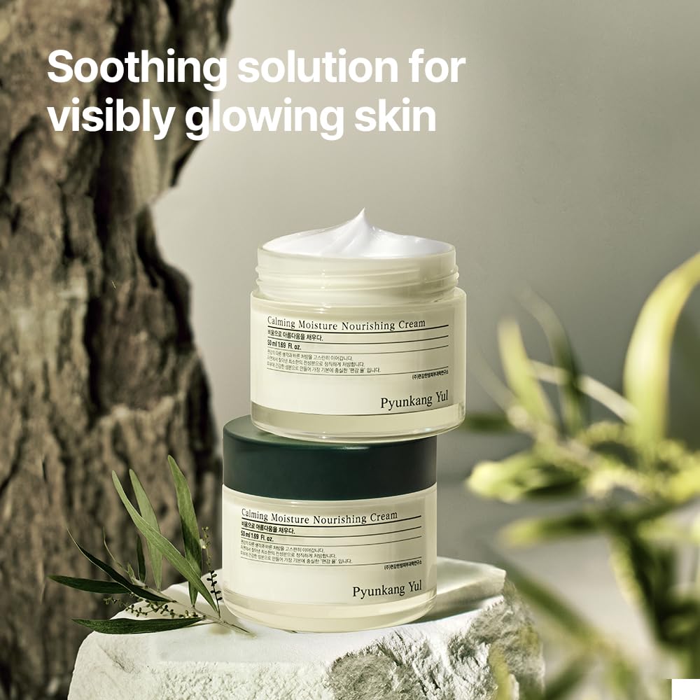 Aplicación facial con Pyunkang Yul PKY, nutrición suave para la piel.