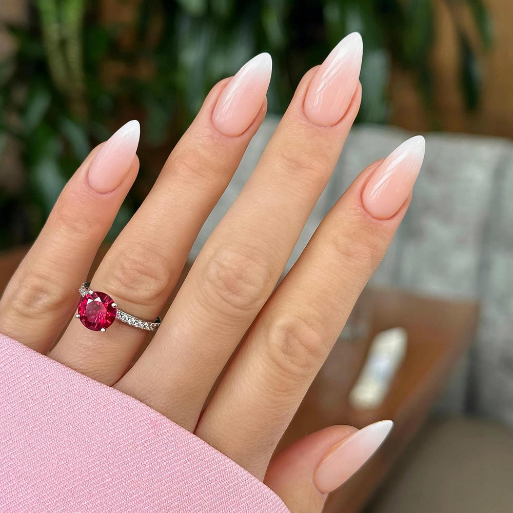 Qsnidy uñas postizas de almendra con degradado rosado a blanco, acabado brillante.