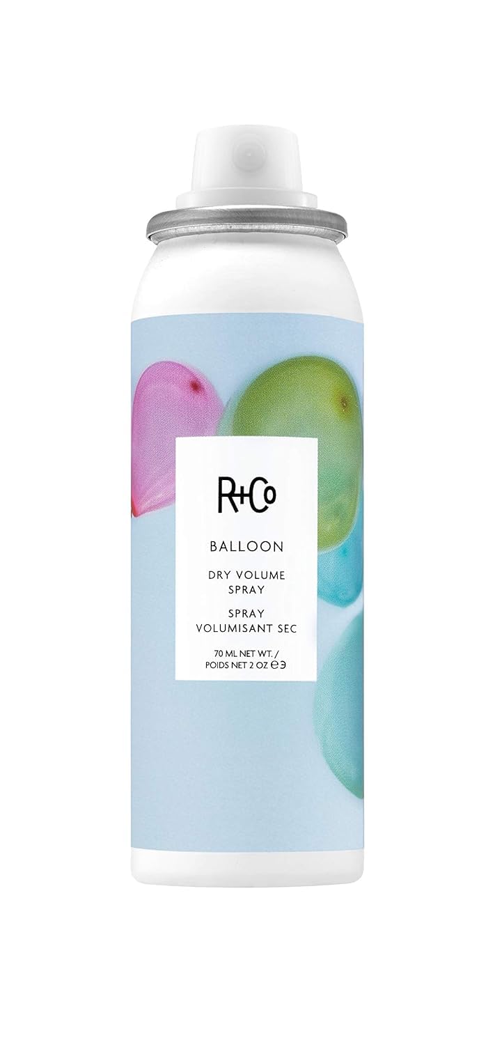 R+Co Balloon muestra volumen instantáneo y textura ligera para peinado duradero.
