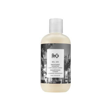 R+Co Bel Air, botella satinada que sugiere suavidad y protección.