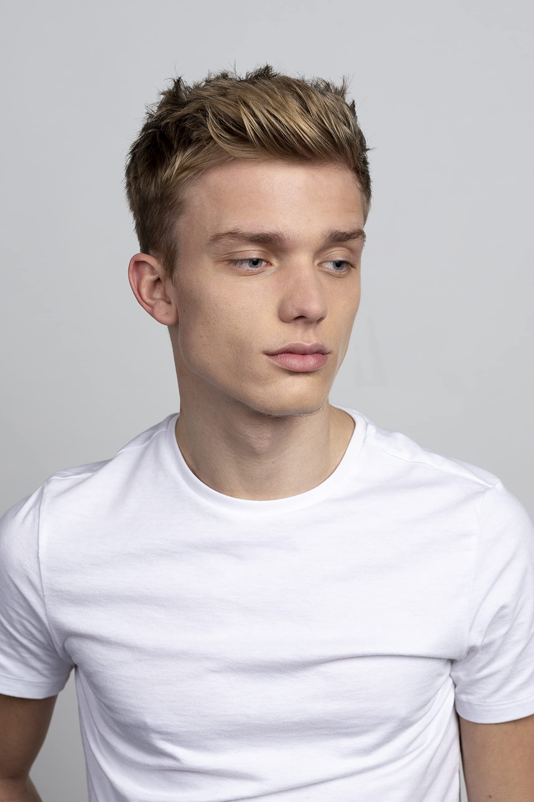 R+Co Hyperlink Fiber Stretch Pomade: texture définie et volume naturel sans effort.