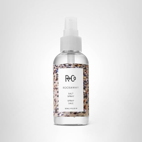 R+Co Rockaway Salt Spray deja una sensación fresca y duradera.