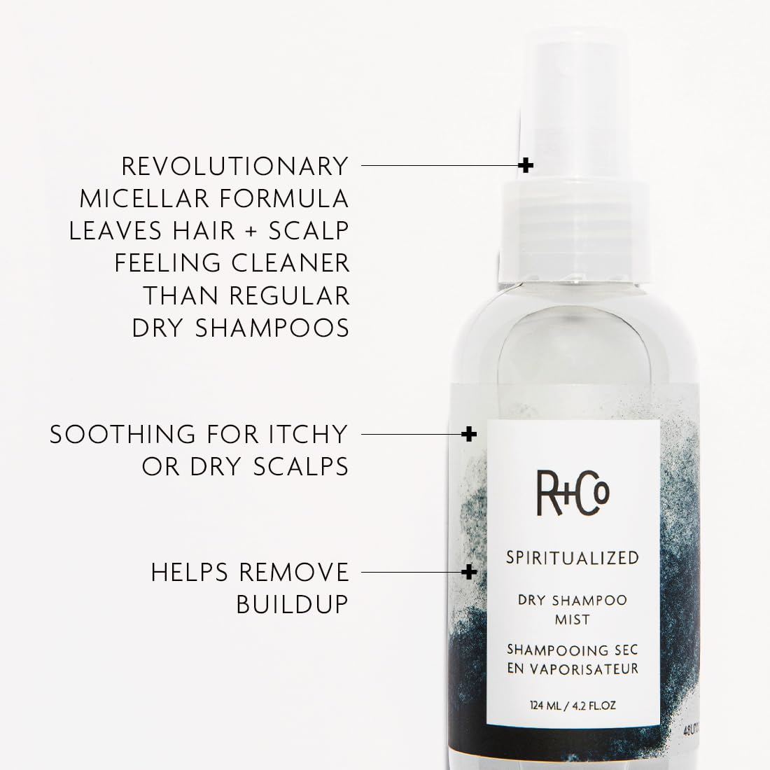 R+Co Spiritualized Dry Shampoo Mist: aplicación en raíces para limpieza rápida.