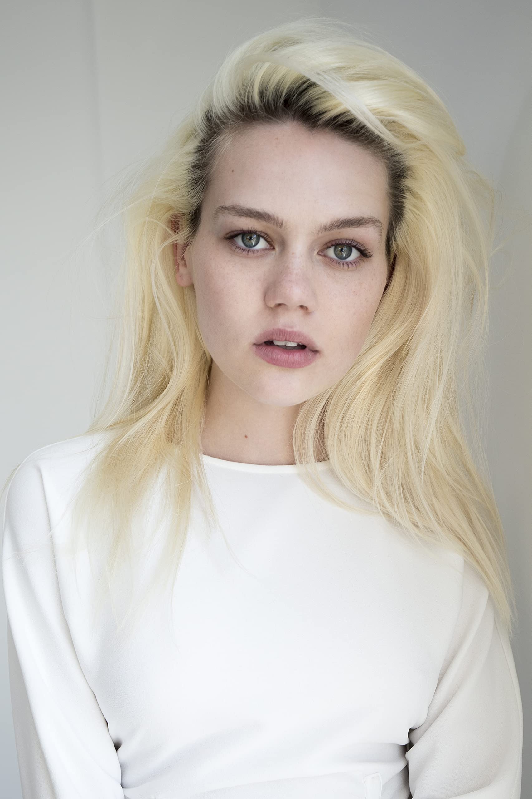 R+Co Spiritualized Dry Shampoo Mist: textura sedosa gracias a humectantes naturales.
