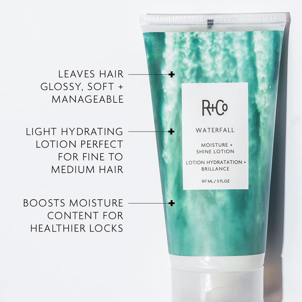 Aplicación de Waterfall en cabello húmedo para hidratación ligera