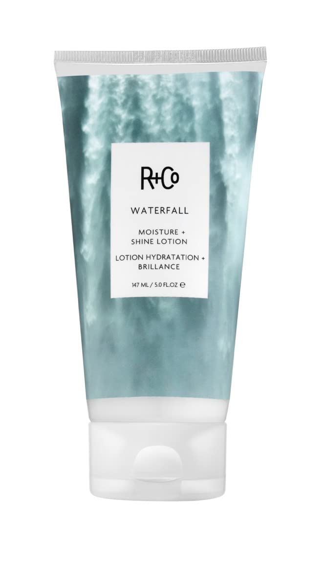 R+Co Waterfall loción en botella con brillo suave para cabello