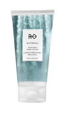 R+Co Waterfall loción en botella con brillo suave para cabello