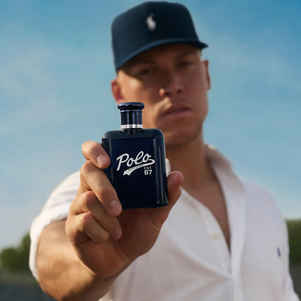 Ralph Lauren Polo 67, frasco detalle, notas cítricas que inspiran confianza.