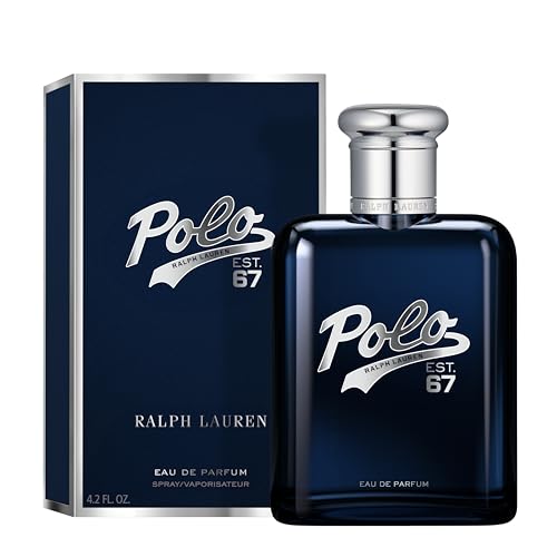 Polo 67 frasco en manos, muestra aroma para ocasión especial.