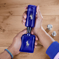 Polo Blue de Ralph Lauren Fragrances, spray aplicado en muñecas, sensación oceánica y vigorizante