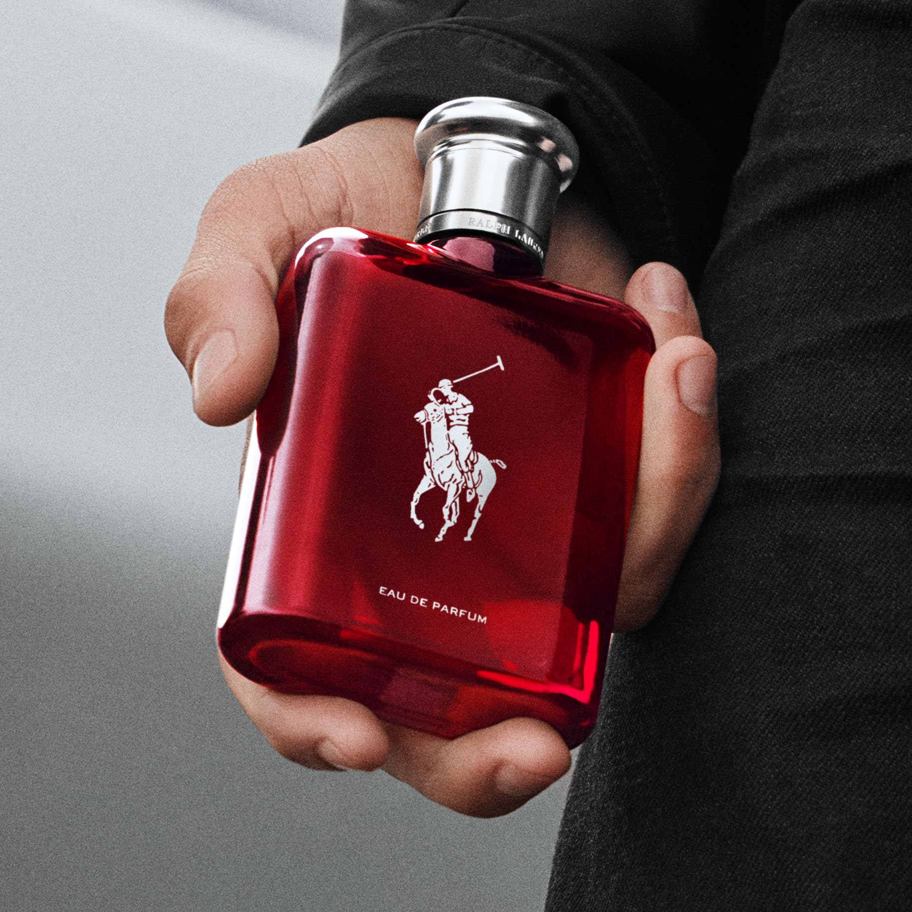 Ralph Lauren Fragrances Polo Red detalle del frasco y etiqueta de lujo
