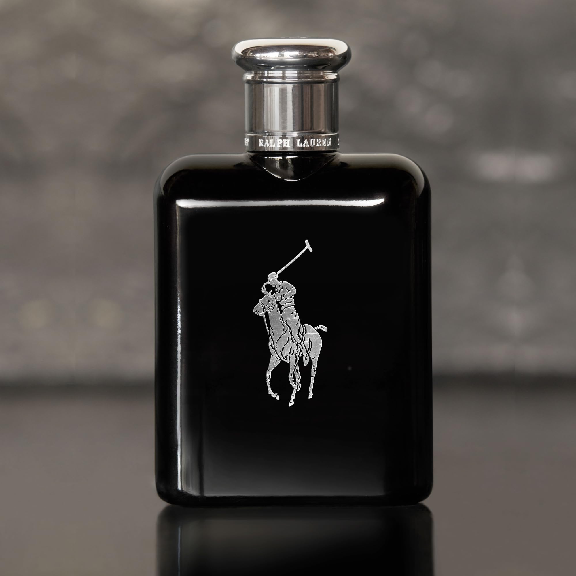 Notas de pachuli y sándalo forman base elegante de Polo Black.