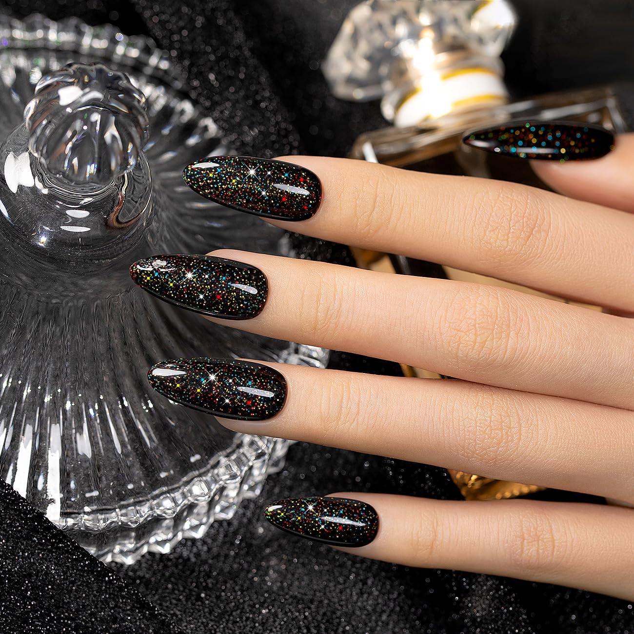 Esmalte gel glitter negro pulido para estilo nocturno y duradero.