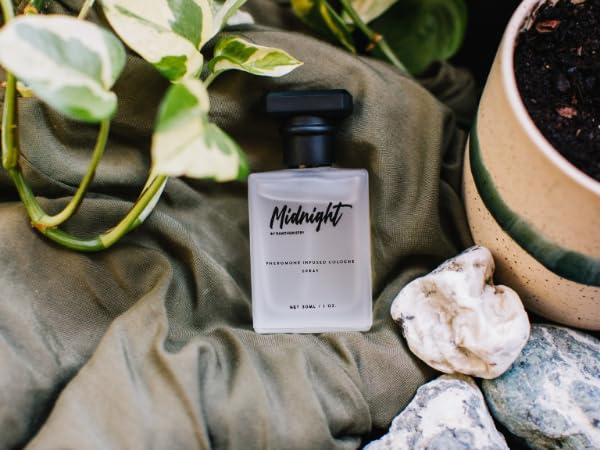 RawChemistry Midnight empaque lujo transmite sensación premium al sacar el producto.