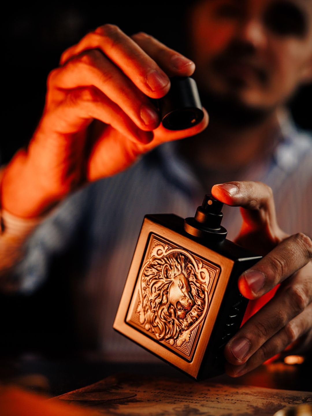 Rayhaan Lion EDP notas aromáticas para presencia memorable.