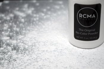 RCMA No Color Powder: sin rastro de iluminación para fotos con luz intensa.