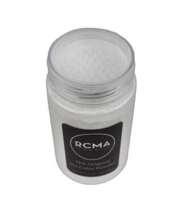 RCMA No Color Powder, textura ultrafina que se funde sin cambiar la base.