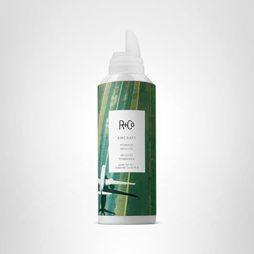 R+Co Aircraft Mousse facilita aplicación rápida para uso diario.