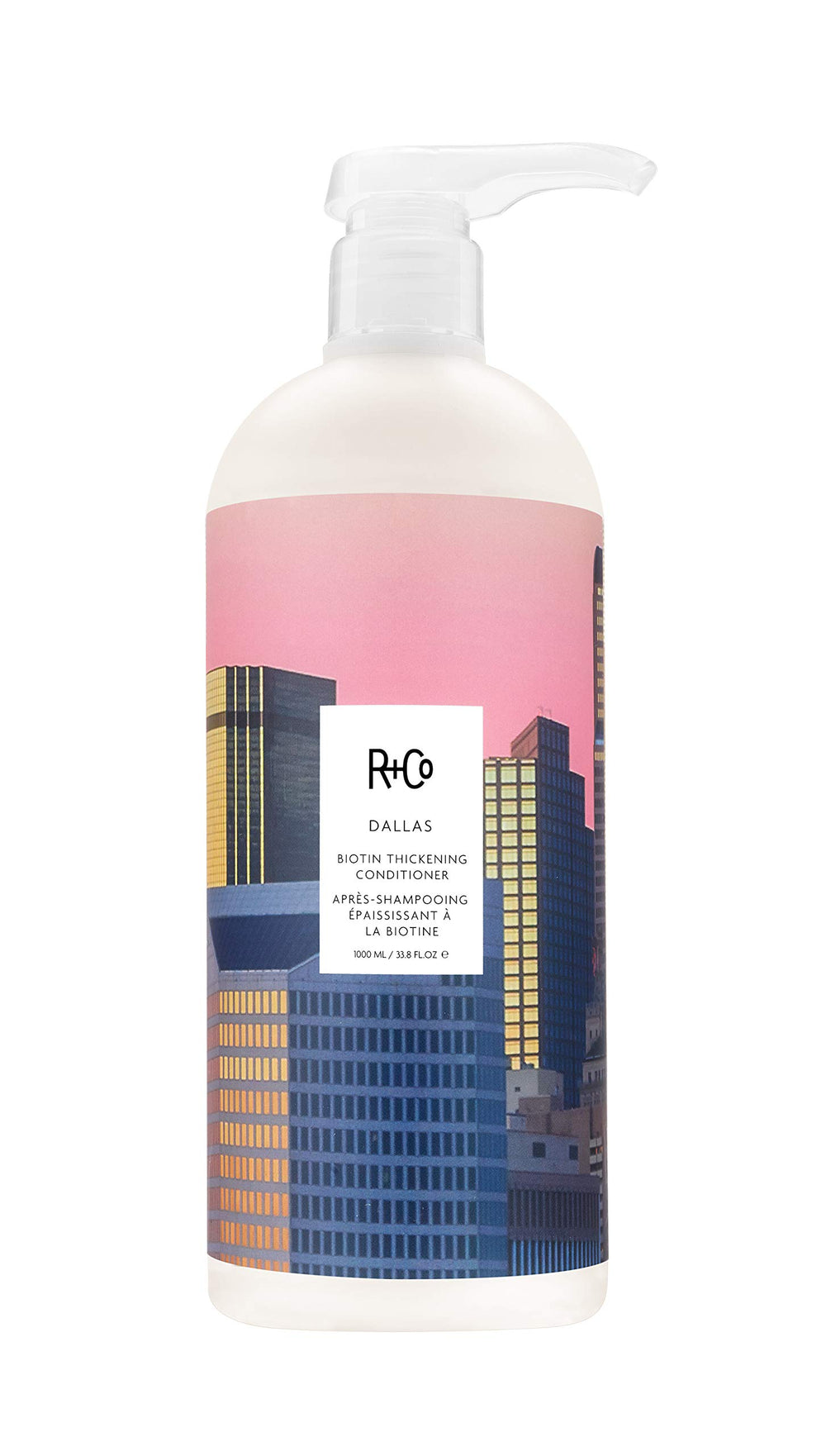 R+Co Dallas Biotina Engrosante Acondicionador, botella en primer plano, aporta espesor y vitalidad al cabello.
