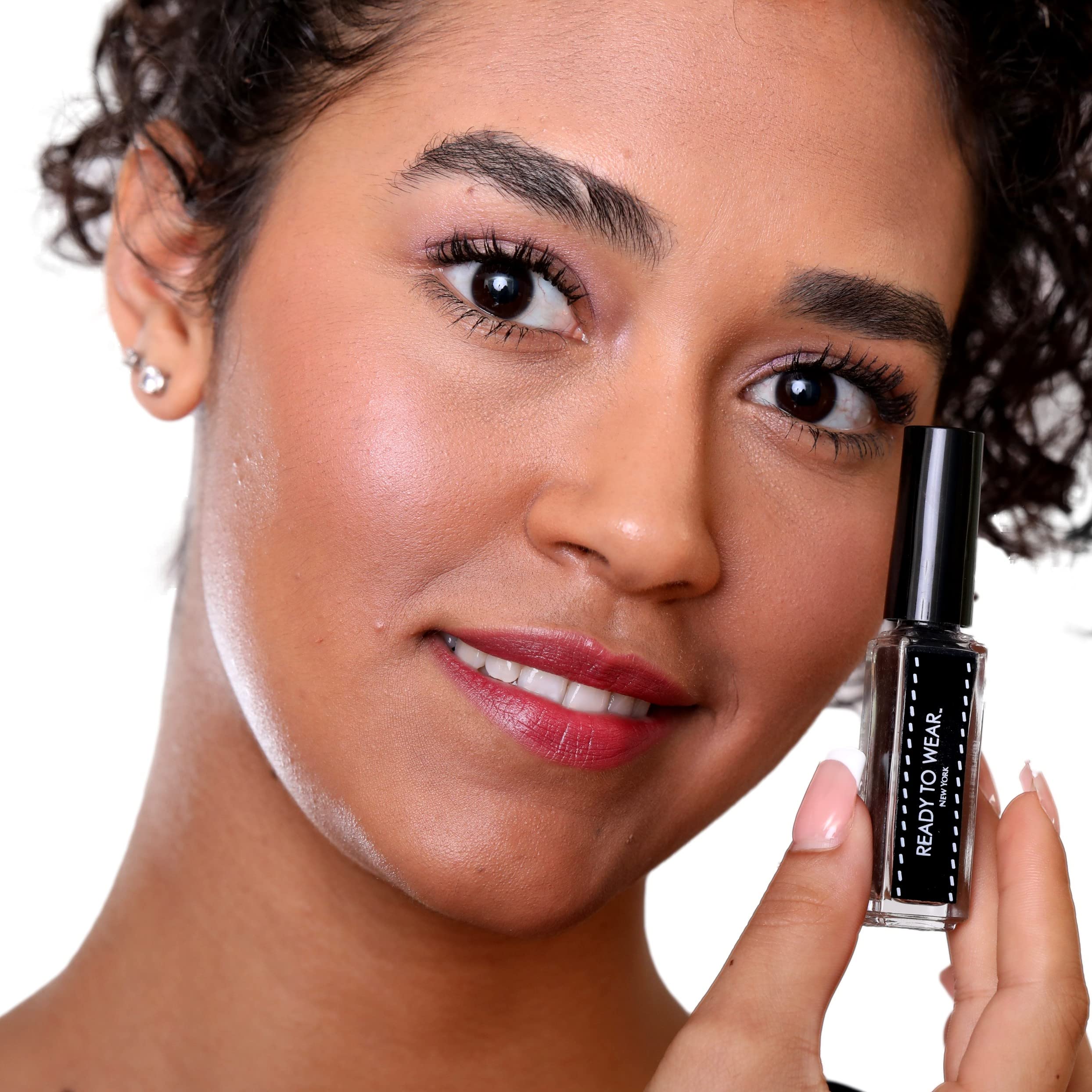 Ready To Wear Lash Extension : utilisation quotidienne simple pour un regard expressif.