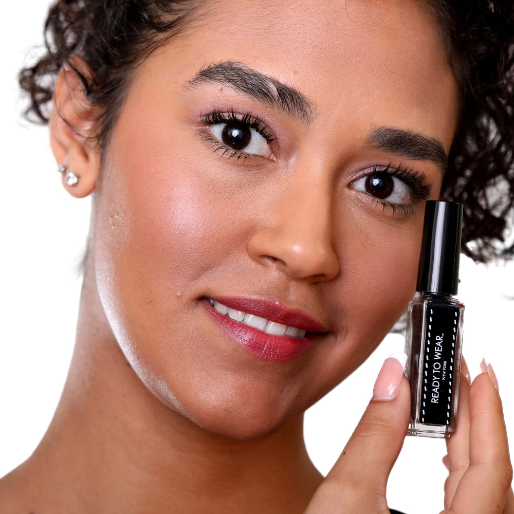 Ready To Wear Lash Extension : utilisation quotidienne simple pour un regard expressif.
