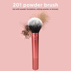Real Techniques Ultra Plush Pincel Polvos Acabado Mate para un look natural.