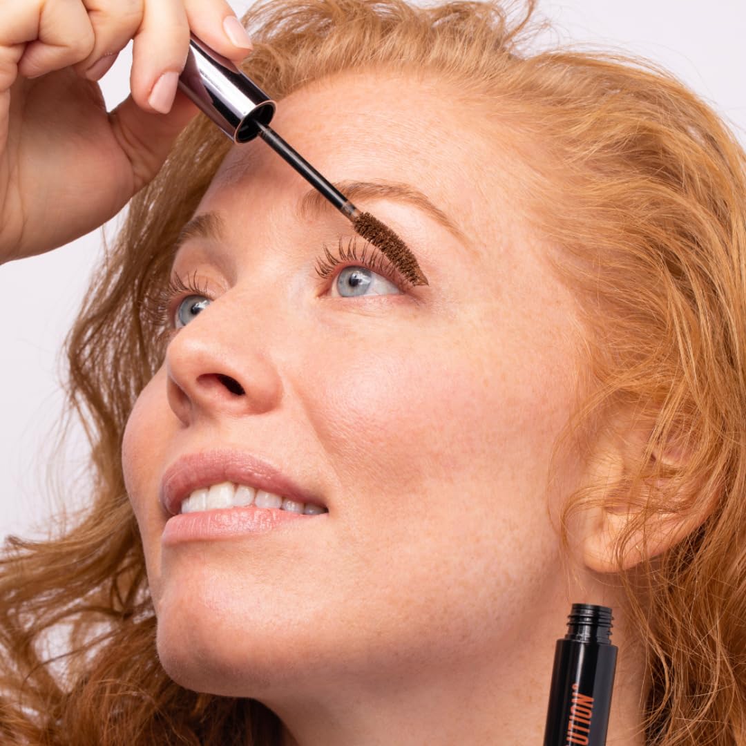 Mascara résistante à l'eau, longue tenue sans bavures et éclat durable.