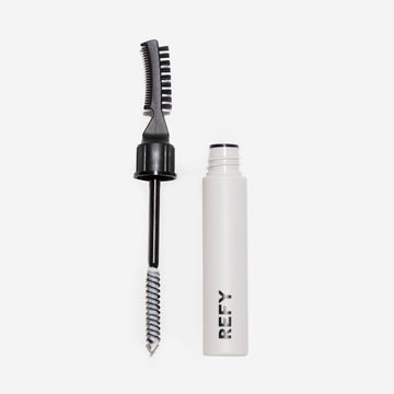 REFY Brow Sculpt aplicación suave para un aspecto diario.